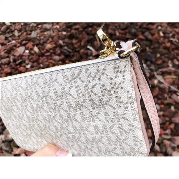 🌸Michael Kors Wristlet🌸 NWT - Picture 4 of 8